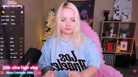 Snapshot of marcelinepeach chatting on 12.21.24 Sara online show from 12.21.24