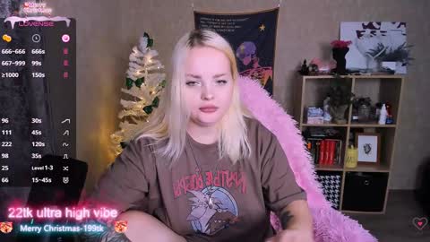 Snapshot of marcelinepeach chatting on 12.28.24 Sara online show from 12.28.24