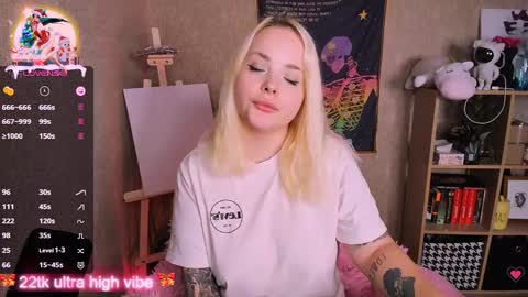 Snapshot of marcelinepeach chatting on 01.02.25 Sara online show from 01.02.25