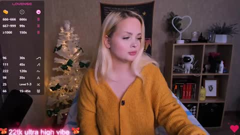 Snapshot of marcelinepeach chatting on 01.11.25 Sara online show from 01.11.25