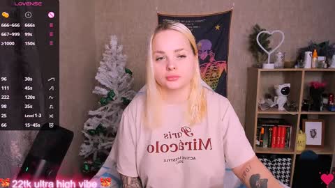 Snapshot of marcelinepeach chatting on 01.14.25 Sara online show from 01.14.25