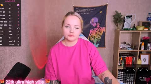 Snapshot of marcelinepeach chatting on 01.24.25 Sara online show from 01.24.25