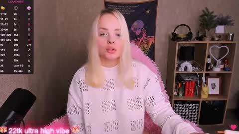 Snapshot of marcelinepeach chatting on 01.28.25 Sara online show from 01.28.25