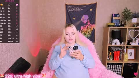 Snapshot of marcelinepeach chatting on 01.30.25 Sara online show from 01.30.25