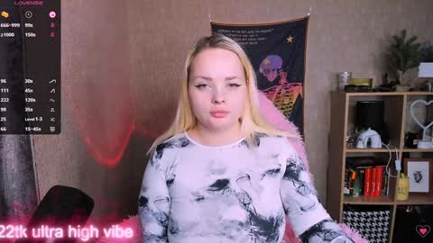 Snapshot of marcelinepeach chatting on 02.01.25 Sara online show from 02.01.25