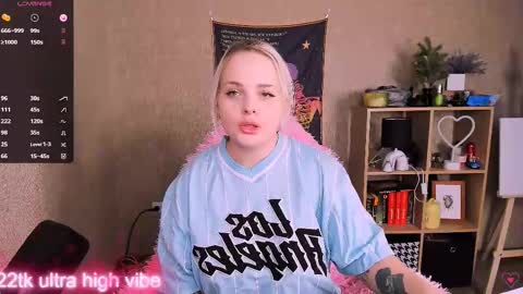 Snapshot of marcelinepeach chatting on 02.09.25 Sara online show from 02.09.25