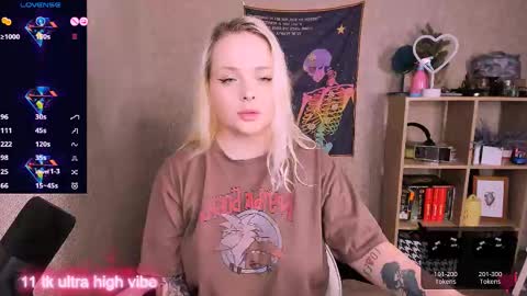 Snapshot of marcelinepeach chatting on 02.18.25 Sara online show from 02.18.25