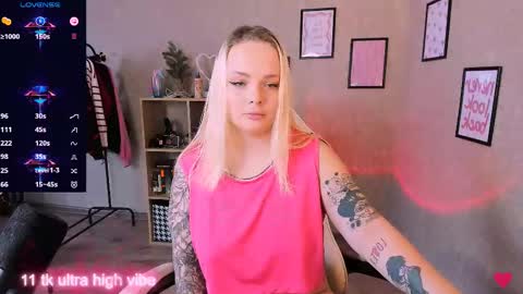 Snapshot of marcelinepeach chatting on 02.20.25 Sara online show from 02.20.25