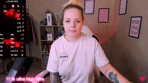 Snapshot of marcelinepeach chatting on 02.23.25 Sara online show from 02.23.25