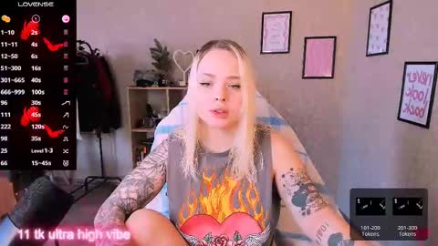 Snapshot of marcelinepeach chatting on 02.28.25 Sara online show from 02.28.25