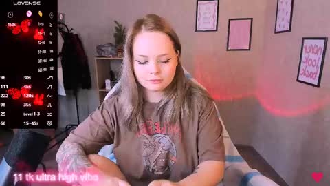 Snapshot of marcelinepeach chatting on 03.06.25 Sara online show from 03.06.25