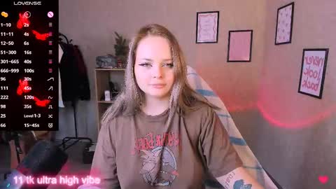 Snapshot of marcelinepeach chatting on 03.06.25 Sara online show from 03.06.25