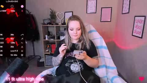 Snapshot of marcelinepeach chatting on 03.07.25 Sara online show from 03.07.25
