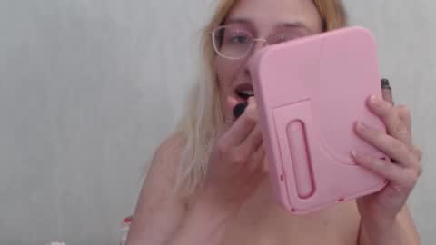 Snapshot of margo_shine chatting on 10.06.25 margo_shine online show from 10.06.25