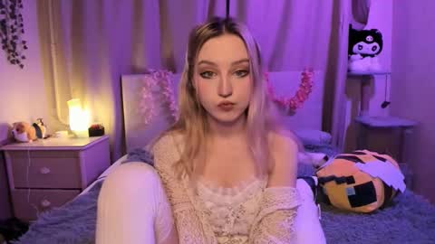 Snapshot of margorozentals chatting on 11.21.25 Margo online show from 11.21.25