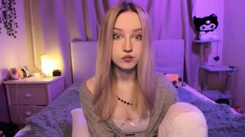 Snapshot of margorozentals chatting on 11.22.25 Margo online show from 11.22.25