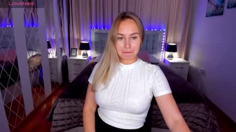 Snapshot of margosugar chatting on 06.16.26 MargoSugar online show from 06.16.26