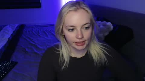 margot_robbie7 online show from 04.27.26