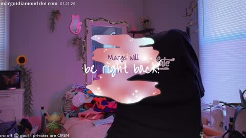 Snapshot of margotdiamond chatting on 01.21.25 online show from 01.21.25