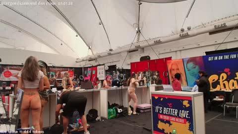 Snapshot of margotdiamond chatting on 02.01.25 online show from 02.01.25