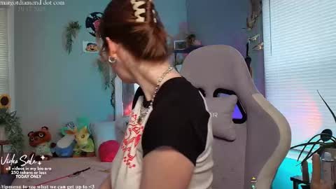 Snapshot of margotdiamond chatting on 10.17.25 online show from 10.17.25