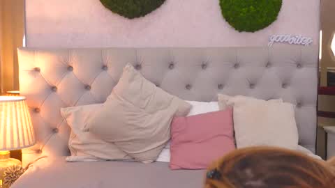 Snapshot of margothill chatting on 10.12.25 margothill online show from 10.12.25