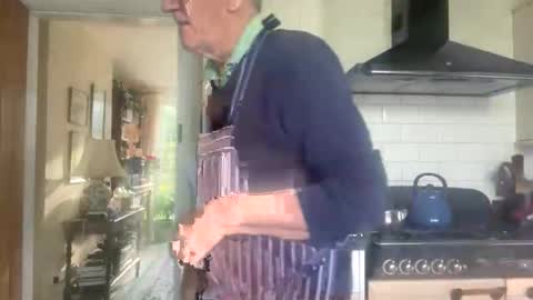 Snapshot of marhea260751 chatting on 12.22.25 marhea online show from 12.22.25