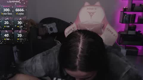 Snapshot of mari_moore7 chatting on 11.20.25 mari moore online show from 11.20.25