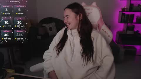 Snapshot of mari_moore7 chatting on 11.21.25 mari moore online show from 11.21.25