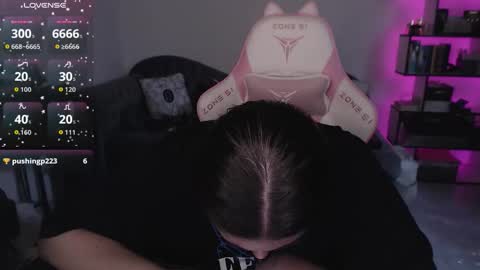 Snapshot of mari_moore7 chatting on 11.26.25 mari moore online show from 11.26.25