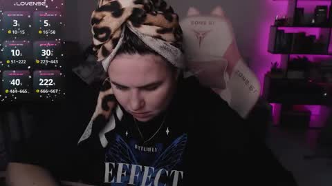 Snapshot of mari_moore7 chatting on 11.28.25 mari moore online show from 11.28.25