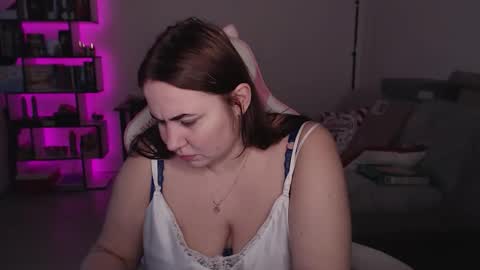 Snapshot of mari_moore7 chatting on 12.17.25 mari moore online show from 12.17.25