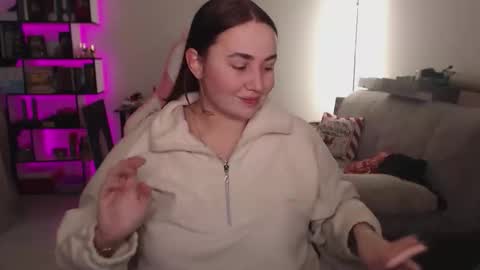 Snapshot of mari_moore7 chatting on 12.19.25 mari moore online show from 12.19.25