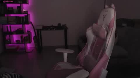 Snapshot of mari_moore7 chatting on 12.21.25 mari moore online show from 12.21.25