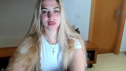 Snapshot of maria_mad chatting on 11.28.25 Itslablonde online show from 11.28.25
