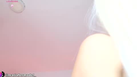 Snapshot of mariafer05 chatting on 05.20.26 Maria Fer online show from 05.20.26