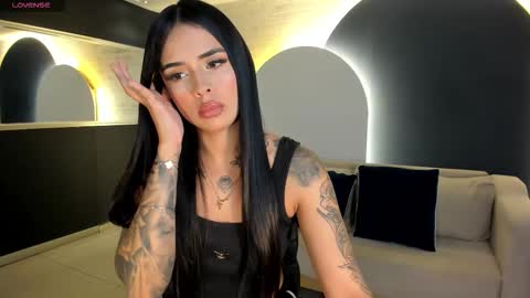 Snapshot of mariaherrera_ chatting on 11.19.25 MARIA HERRERA online show from 11.19.25