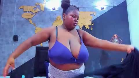Snapshot of mariam__rossi chatting on 10.12.25  MARIAM online show from 10.12.25