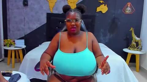 Snapshot of mariam__rossi chatting on 10.16.25  MARIAM online show from 10.16.25