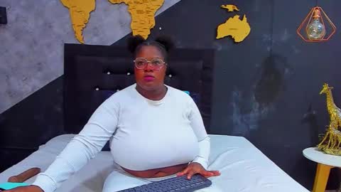 Snapshot of mariam__rossi chatting on 10.18.25  MARIAM online show from 10.18.25