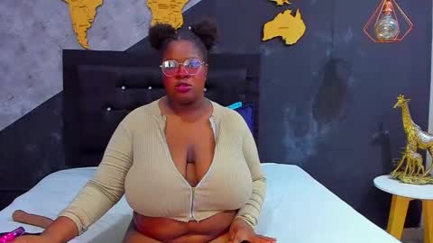 Snapshot of mariam__rossi chatting on 10.22.25  MARIAM online show from 10.22.25