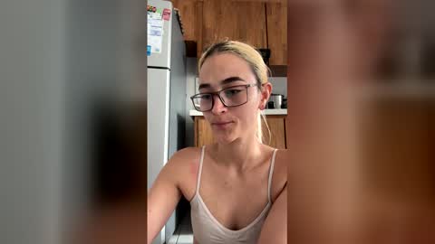Snapshot of mariam_arango chatting on 03.17.26 mariam_arango online show from 03.17.26