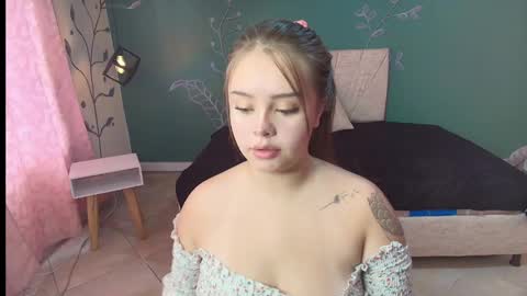 Snapshot of mariamcute_ chatting on 03.10.25 M A R I A N A online show from 03.10.25