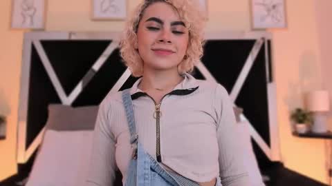 Snapshot of marian_pinzon chatting on 09.11.25 Marian online show from 09.11.25