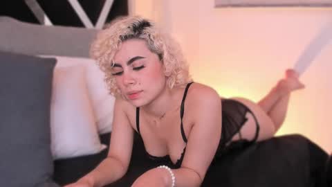 Snapshot of marian_pinzon chatting on 09.18.25 Marian online show from 09.18.25