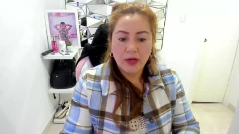 Snapshot of mariana01_m chatting on 06.19.26 mariana01_m online show from 06.19.26