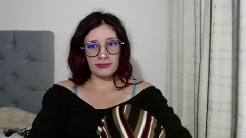 Snapshot of mariana124_ chatting on 01.04.25 Mariana online show from 01.04.25