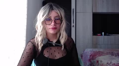 Snapshot of mariana124_ chatting on 09.24.25 Mariana online show from 09.24.25