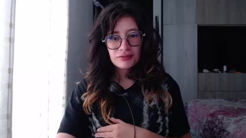 Snapshot of mariana124_ chatting on 10.02.25 Mariana online show from 10.02.25