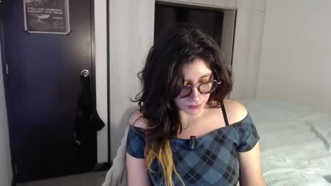 Snapshot of mariana124_ chatting on 11.23.25 Mariana online show from 11.23.25